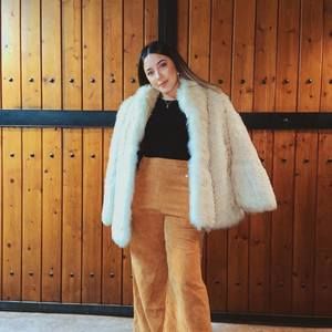 Meet your Posher, Iris